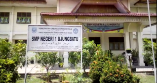Angin Puting Beliung Merobohkan Gedung Serba Guna SMPN 01 Ujungbatu Rohul