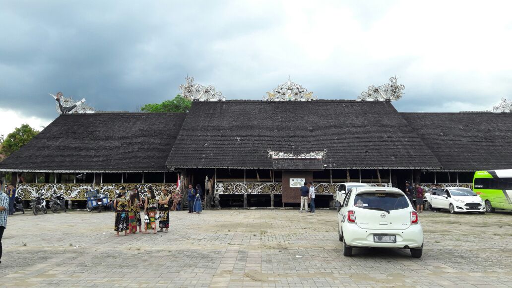 LensaHukum.co.id - Balai Objek Wisata Desa Pampang Samarinda Kalimantan Timur - Desa Pampang Obyek Wisata Kota Samarinda Kalimantan Timur