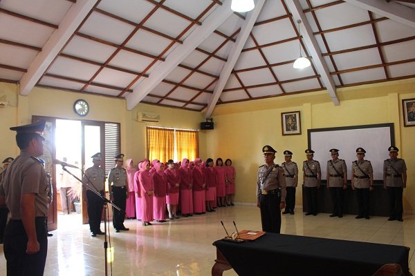 Lensa Hukum - Sertijab Waka Polres dan Kasatlantas Serta Kapolsek Pulosari di Pimpin Kapolres Pemalang LensaHukum.co.id - Sertijab Waka Polres dan Kasatlantas Serta Kapolsek Pulosari di Pimpin Kapolres Pemalang 1 - Sertijab Waka Polres dan Kasatlantas Serta Kapolsek Pulosari di Pimpin Kapolres Pemalang
