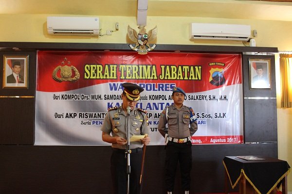 Lensa Hukum - Sertijab Waka Polres dan Kasatlantas Serta Kapolsek Pulosari di Pimpin Kapolres Pemalang LensaHukum.co.id - Sertijab Waka Polres dan Kasatlantas Serta Kapolsek Pulosari di Pimpin Kapolres Pemalang 3 - Sertijab Waka Polres dan Kasatlantas Serta Kapolsek Pulosari di Pimpin Kapolres Pemalang