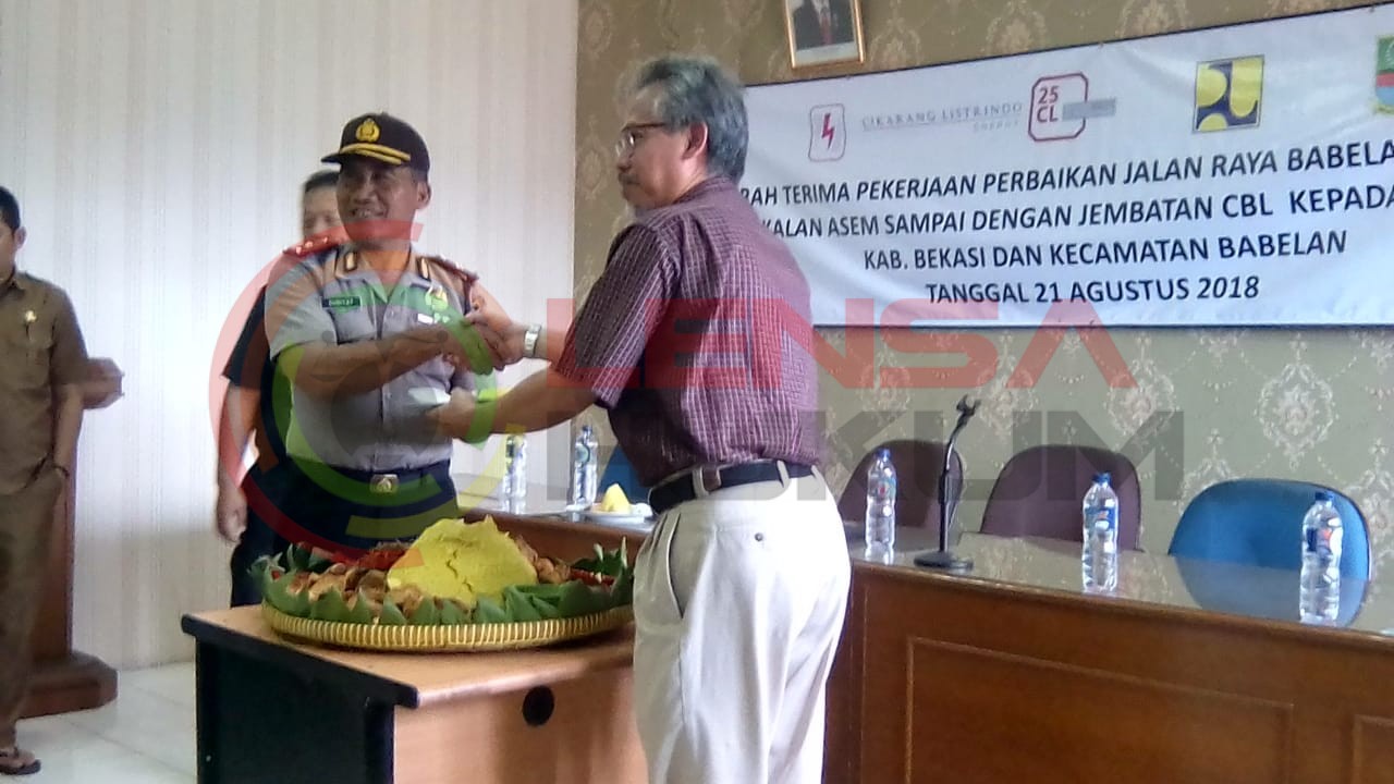 LensaHukum.co.id - Camat Serah Terima Perbaikan Jalan dari PT. Cikarang Listrindo CL Tbk 3 - Camat Serah Terima Perbaikan Jalan dari PT. Cikarang Listrindo (CL) Tbk.