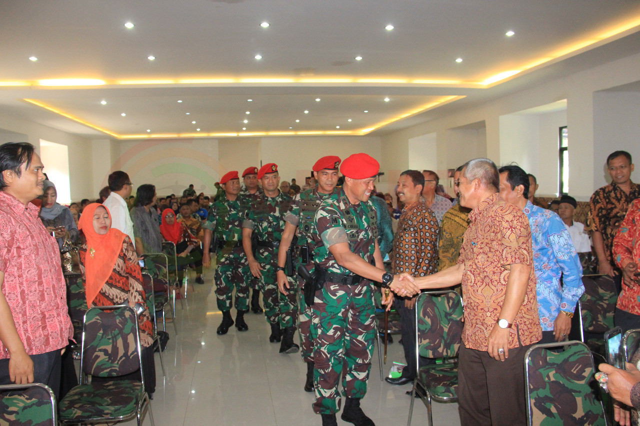 LensaHukum.co.id - Kopassus Gelar Komunikasi Dengan Desa Binaaan 1 - Kopassus Gelar Komunikasi Dengan Desa Binaaan