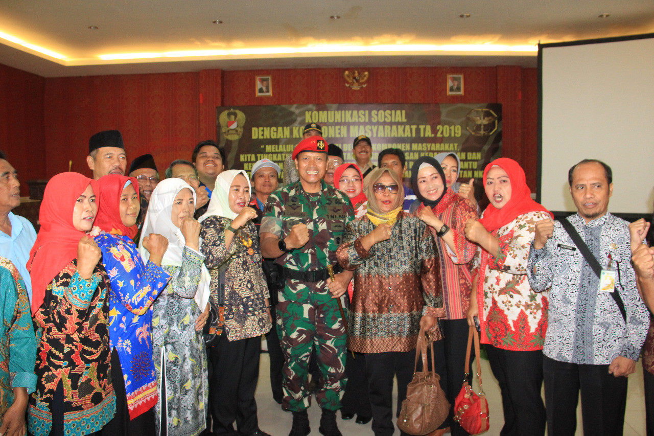 LensaHukum.co.id - Kopassus Gelar Komunikasi Dengan Desa Binaaan 3 - Kopassus Gelar Komunikasi Dengan Desa Binaaan
