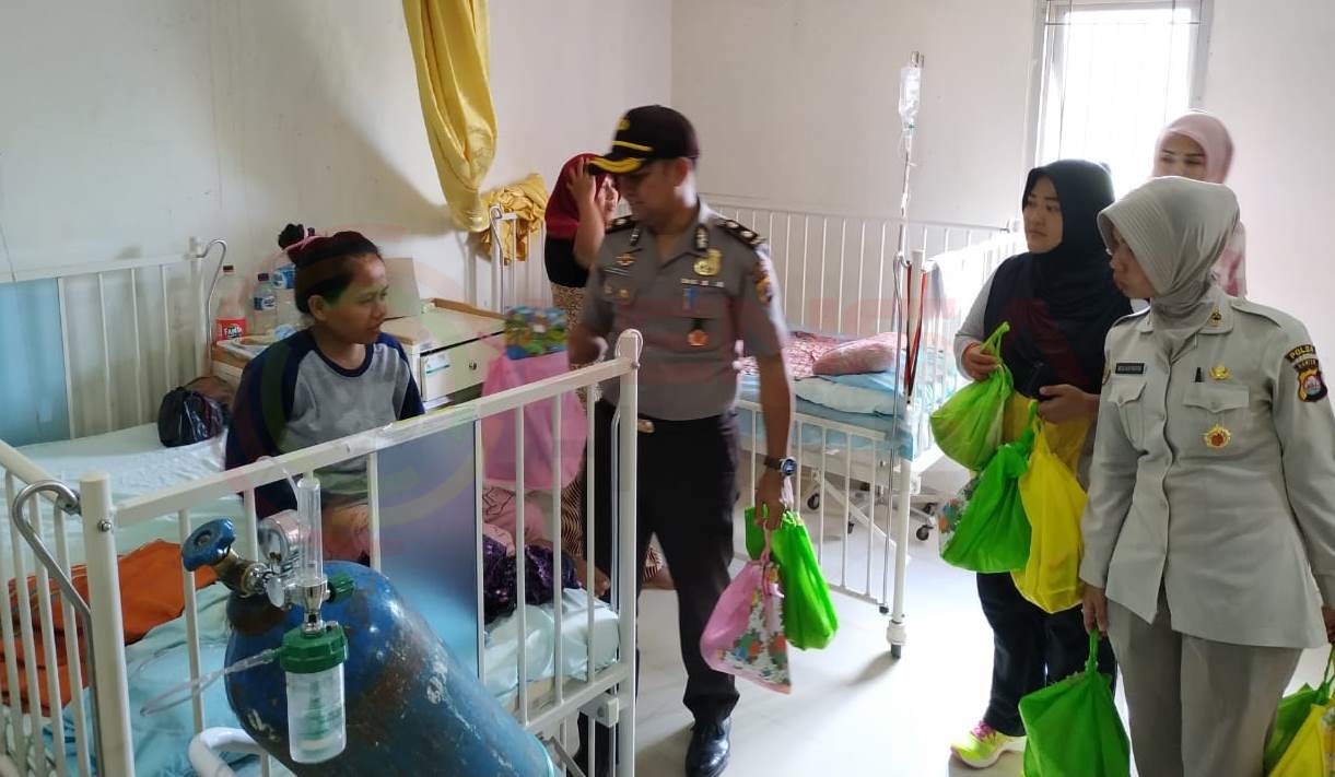 LensaHukum.co.id - Polisi Peduli Kunjungi Rumah Sakit Hibur Pasien Anak 1 - Polisi Peduli Kunjungi Rumah Sakit, Hibur Pasien Anak