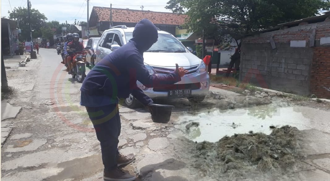 LensaHukum.co.id - IMG 20190501 WA0045 - Jalan Rusak Dinas PUPR Kabupaten Bekasi Tutup Mata