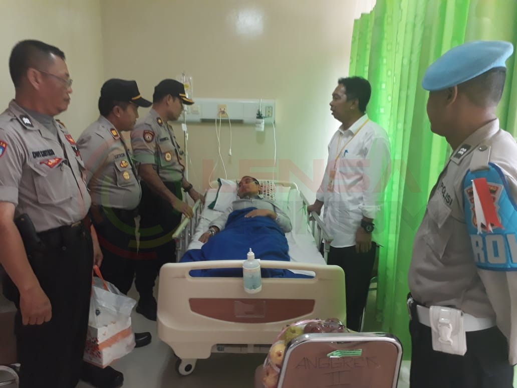 LensaHukum.co.id - IMG 20190508 WA0020 - Kapolsek Cikbar Jenguk Ketua KPU Kab.Bekasi di RSUD