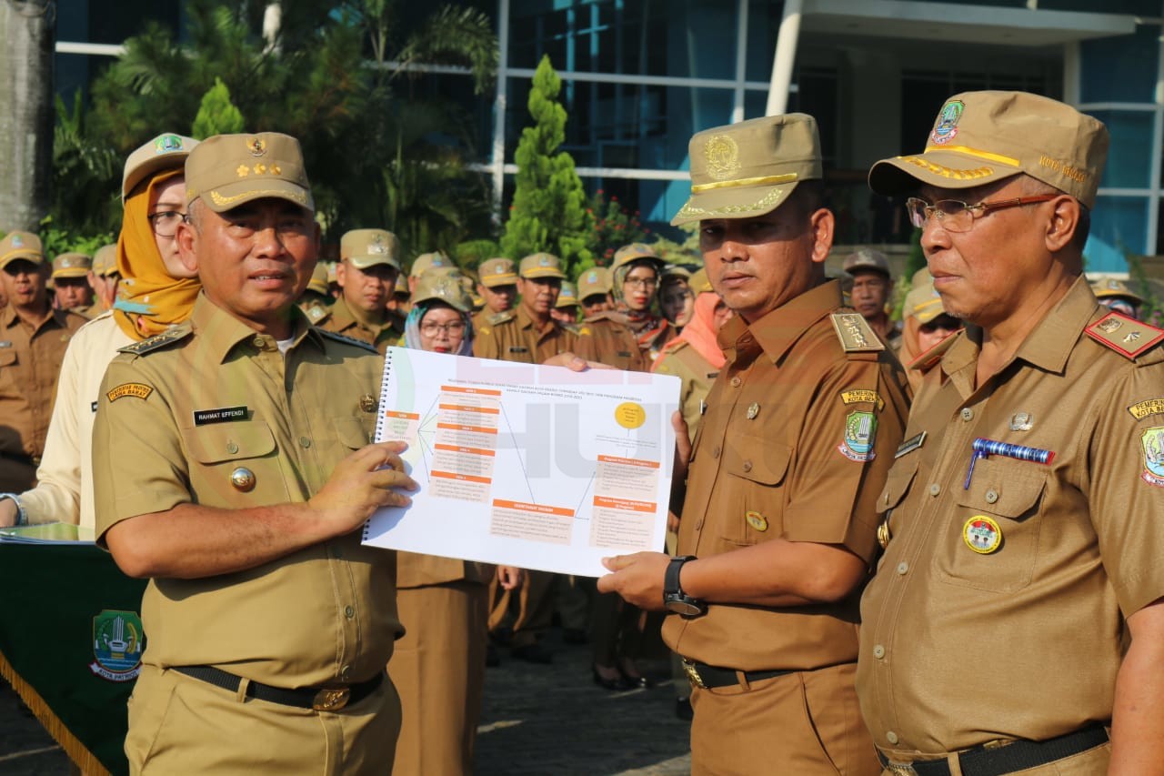 LensaHukum.co.id - IMG 20190610 WA0041 - Walikota Bekasi Apel Serta Menyerahkan Restra Tiap OPD Sekaligus Halal Bihalal
