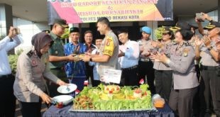 LensaHukum.co.id - IMG 20190702 WA0004 310x165 - Dandim 0507/Bks Bersama Pemusik Jalanan Sambangi Polres Metro Bekasi Kota di HUT Polri Ke -73