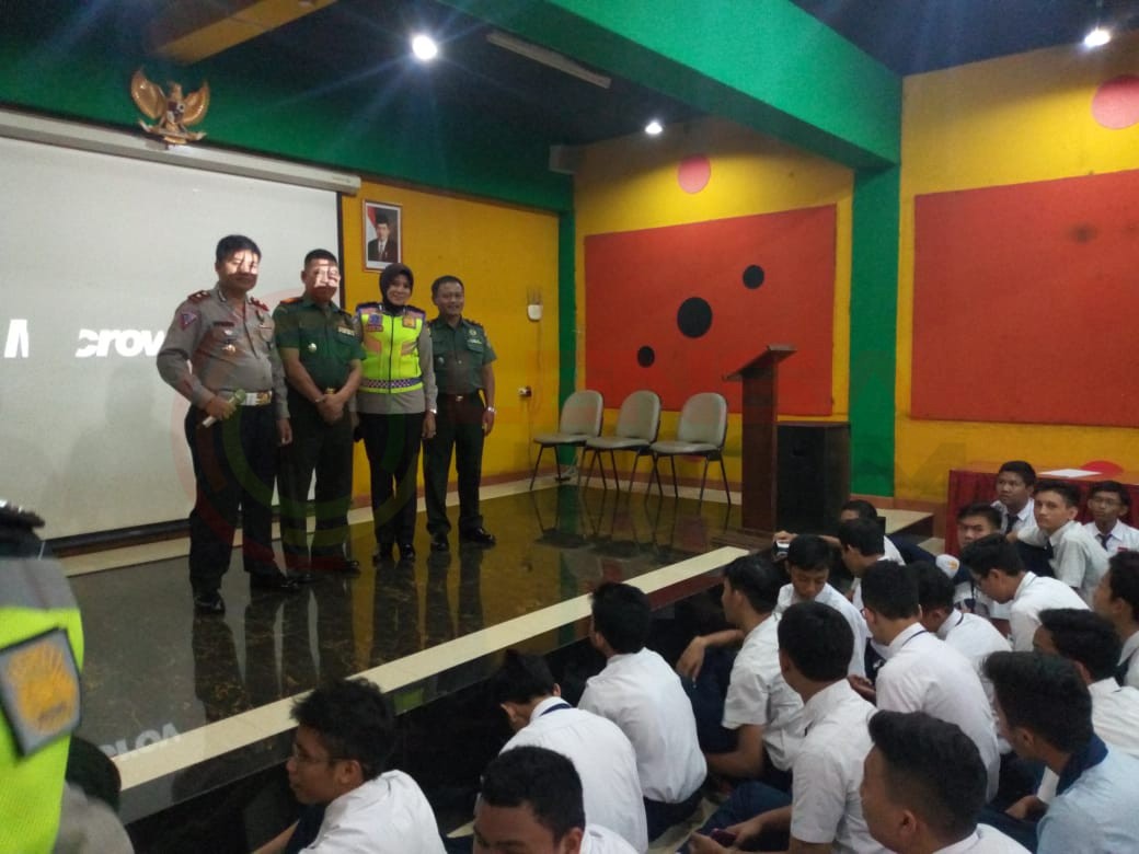 LensaHukum.co.id - IMG 20190716 WA0131 - Danramil 02 MP Kodim 0504 JS Lakukan Pelatihan PBB di SMA 60 Jakarta