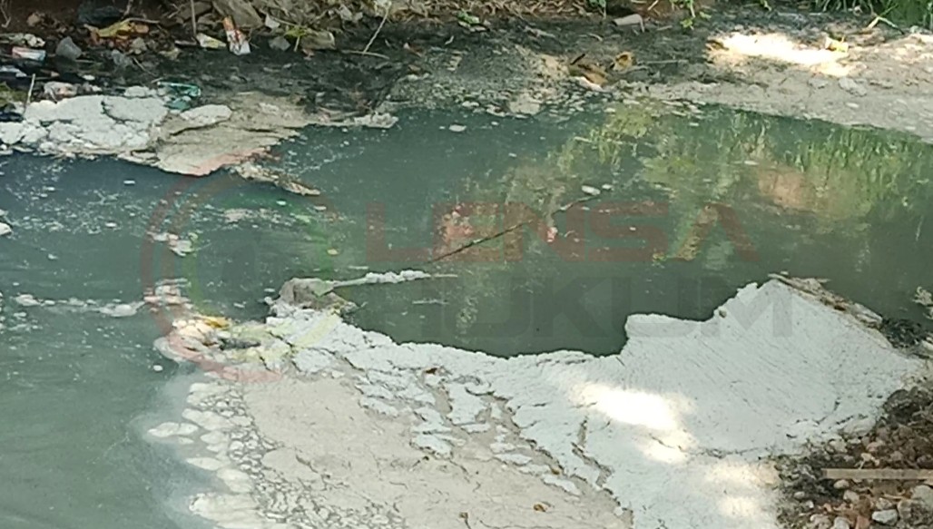 LensaHukum.co.id - IMG 20190721 WA0020 - Di Duga PT.Bina Karya Prima (BKP) Buang Limbah Di Kali