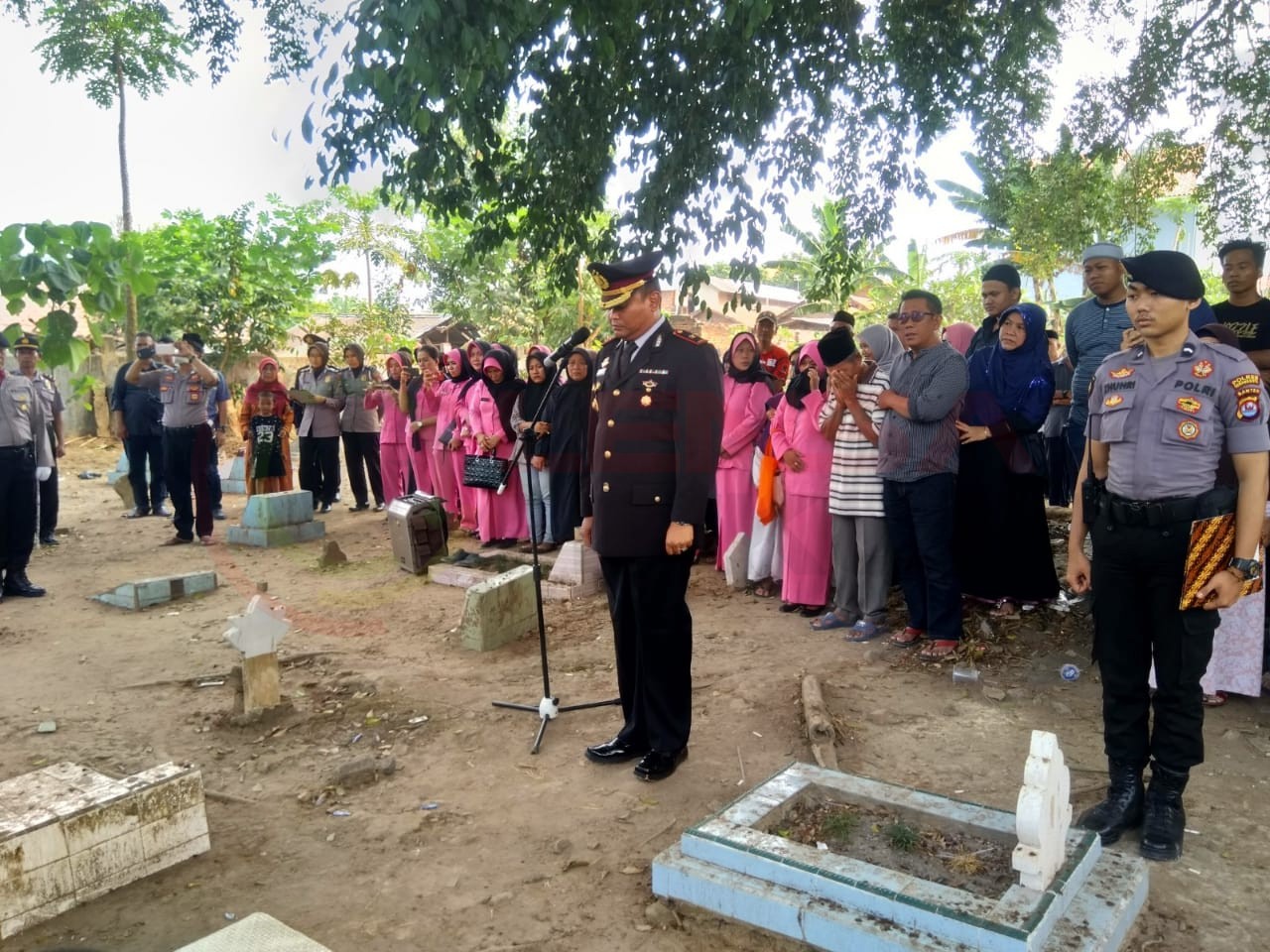 LensaHukum.co.id - IMG 20190722 WA0079 - Wakapolres Serang Kota Jadi Inspektur Upacara Pemakaman