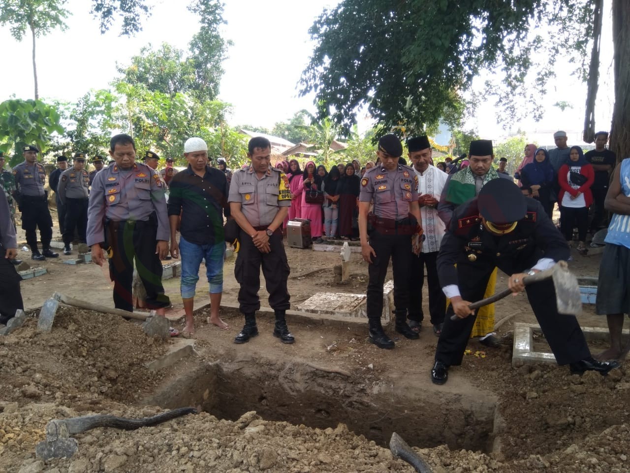 LensaHukum.co.id - IMG 20190722 WA0080 - Wakapolres Serang Kota Jadi Inspektur Upacara Pemakaman