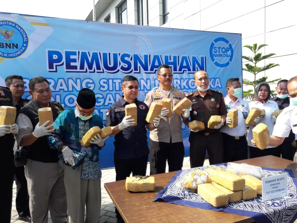 LensaHukum.co.id - IMG 20190731 WA0065 - Irwasda Polda Banten Hadiri Acara Pemusnahan Barang Bukti Di BNNP Banten