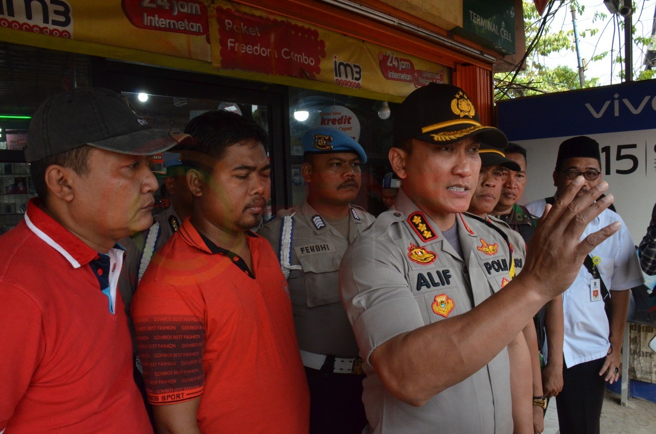 LensaHukum.co.id - IMG 20190731 WA0069 - Cek TKP Curas Kapolrestra Periksa CCTV Toko Handpone