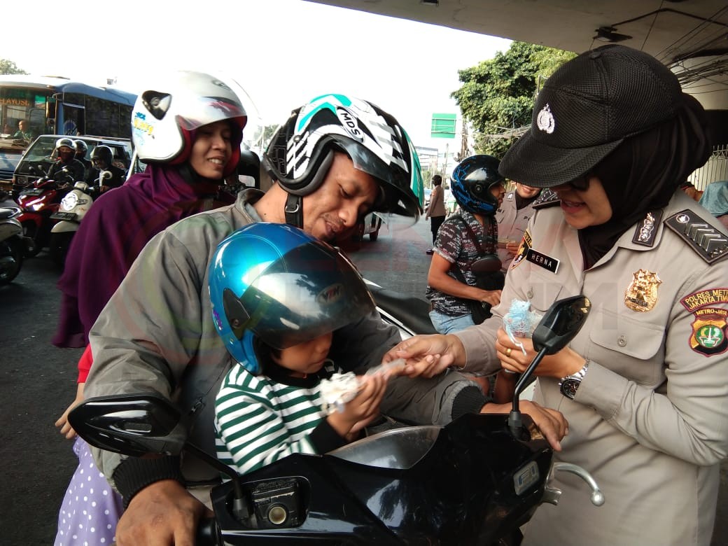 LensaHukum.co.id - IMG 20190830 WA0063 - Memperingati Hari Jadi Polwan Ke -71 Tahun 2019 Polres Metro Jakarta Timur Melaksanakan Pengaturan Di 17 Titik Rawan Padat  Lalu Lintas
