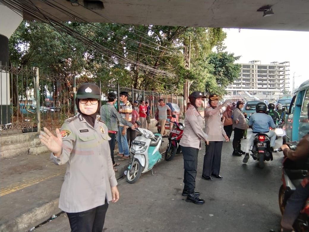 LensaHukum.co.id - IMG 20190830 WA0064 - Memperingati Hari Jadi Polwan Ke -71 Tahun 2019 Polres Metro Jakarta Timur Melaksanakan Pengaturan Di 17 Titik Rawan Padat  Lalu Lintas
