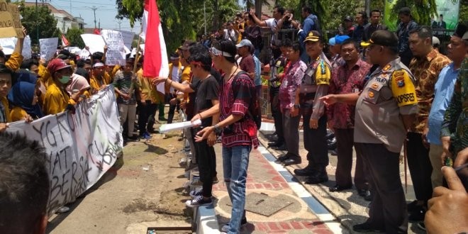 LensaHukum.co.id - IMG 20190926 WA0124 660x330 - Aliansi Mahasiswa Sumenep (AMS) Gelar Tolak RUU KPK Dan RKUHP