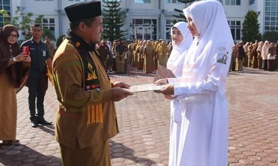 LensaHukum.co.id - IMG 20191014 WA0040 552x330 - Bupati Serahkan SK Gubernur Aceh Pemenang Lomba Penilaian Tenaga Kesehatan Teladan Pusat Kesehatan Masyarakat Se -Aceh  Tahun 2019