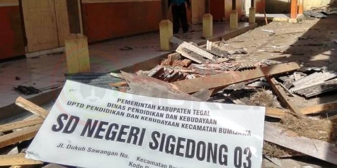 LensaHukum.co.id - IMG 20191021 WA0057 660x330 - Ratusan Rumah Dan Fasilitas Umum Di Bumijawa Rusak Di Terpa Angin Kencang