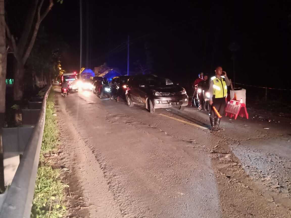 LensaHukum.co.id - IMG 20191207 WA0014 - Jalan Provinsi Madura - Jawa Timur Macet Panjang