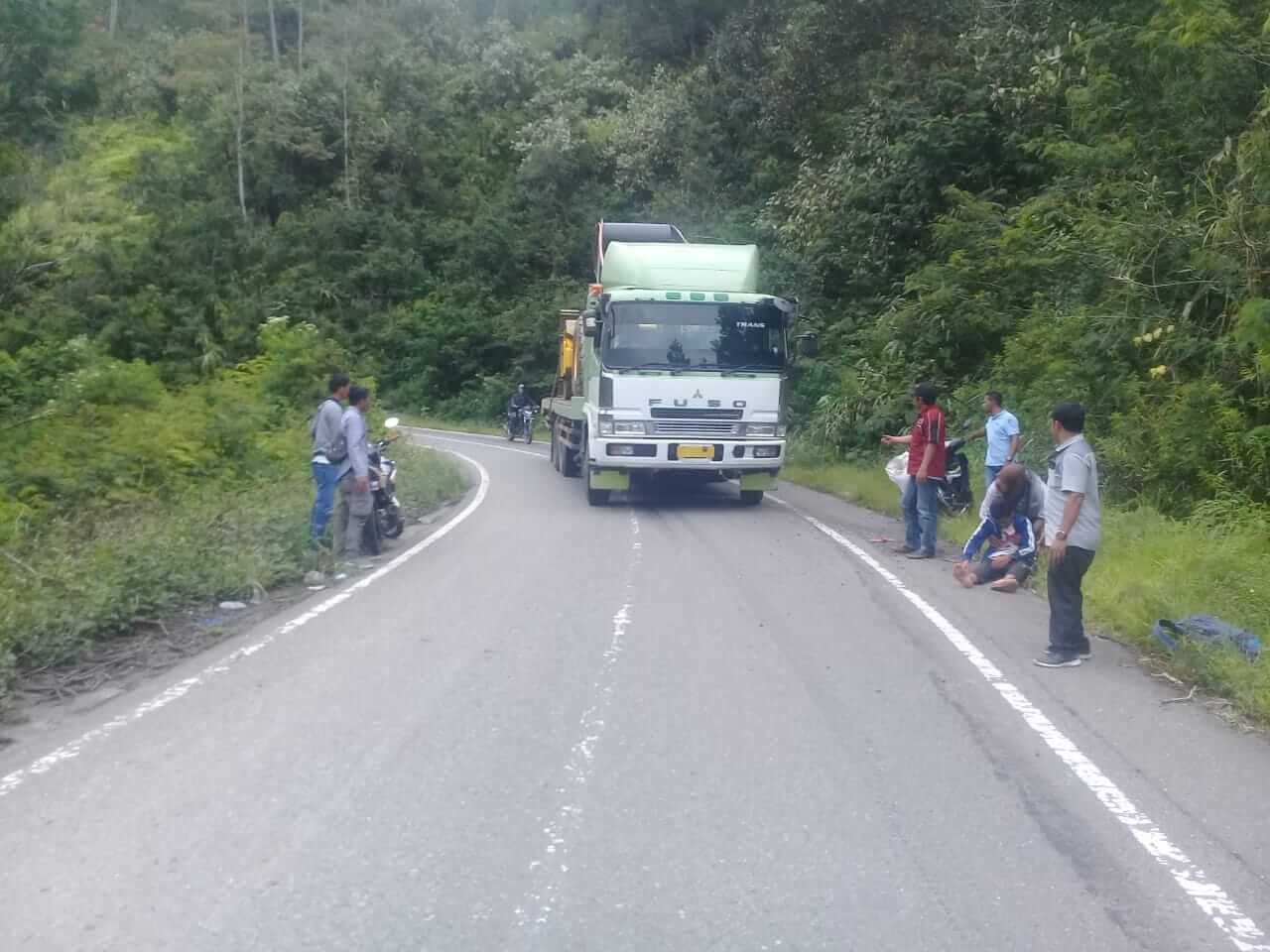 LensaHukum.co.id - IMG 20191208 WA0016 - Truk Jenis Fuso Plat Kuning Angkut Alat Berat Tanpa DiKawal