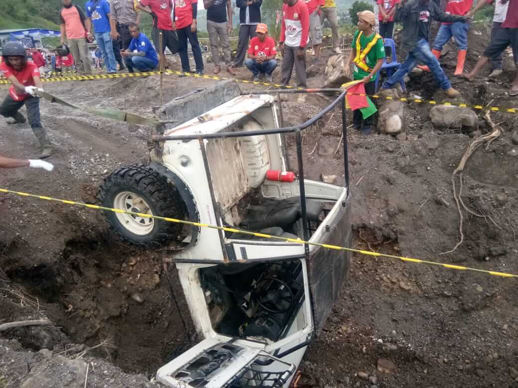 LensaHukum.co.id - IMG 20191208 WA0063 - Puluhan Peserta Pencinta Offroader Jajali Sirkuit Rintangan Maut Di Takengon