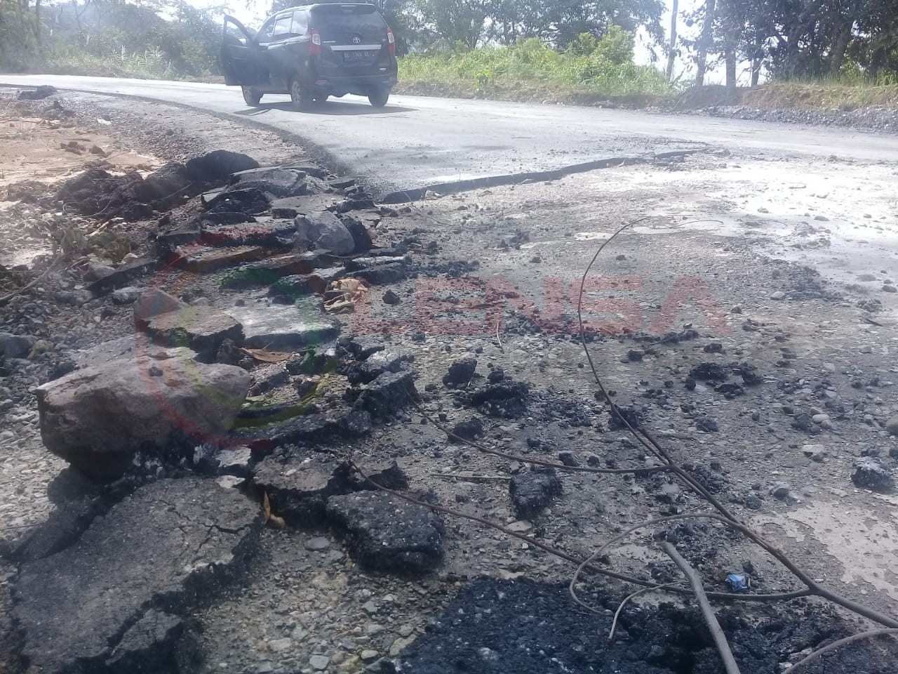 LensaHukum.co.id - IMG 20191220 WA0039 - Proyek Peningkatan Jalan Bandara Rembele Puncak Origon Diduga Dikerjakan Asal Jadi
