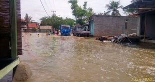 LensaHukum.co.id - IMG 20200102 WA0080 310x165 - Pj. Umar Desa Sukalaksana Kabupaten Bekasi Tinjau Lokasi Terkana Banjir Di Tiga Dusun