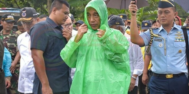 LensaHukum.co.id - IMG 20200107 WA0033 660x330 - Presiden Joko Widodo Meninjau Lokasi Banjir Dan Posko Di Desa Harkat Jaya Kecamatan Sukajaya Bogor
