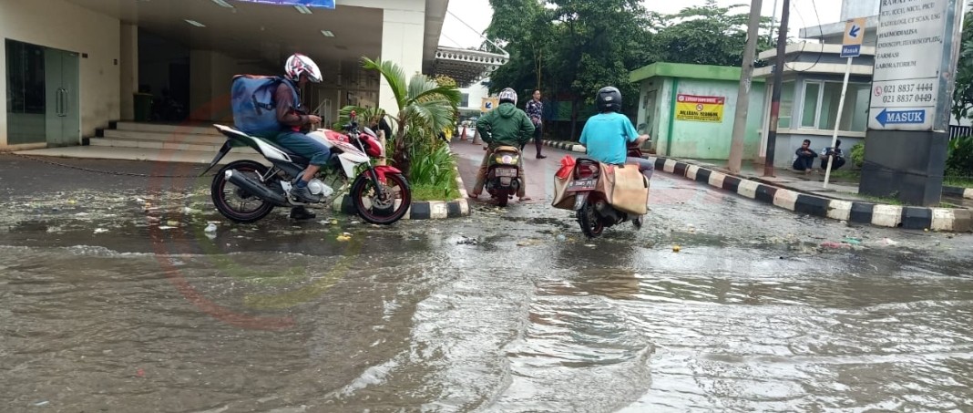 LensaHukum.co.id - Screenshot 20200221 004234 Gallery - Hujan Datang RSUD Kabupaten Bekasi ikut Jadi Pasar Dirut Sedih