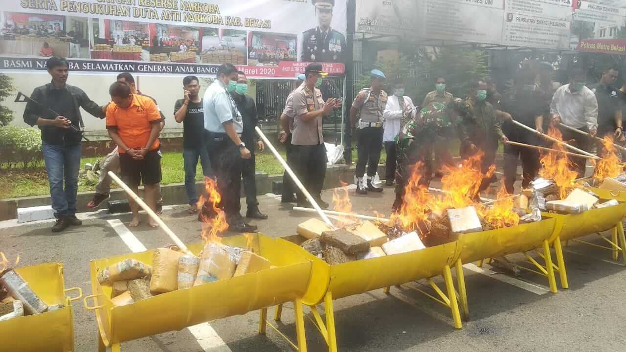 LensaHukum.co.id - IMG 20200304 WA0046 - Polres Metro Bekasi Musnakan Barang Bukti Narkoba