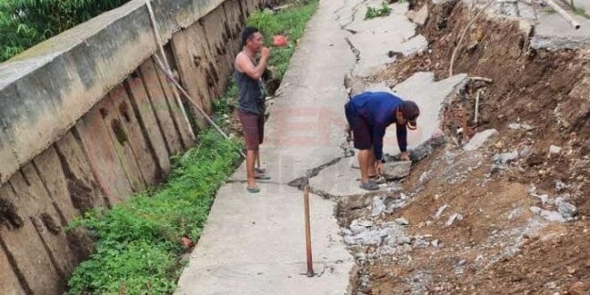 LensaHukum.co.id - IMG 20200305 WA0035 660x330 - Warga Kampung Ranca IGA Cipayung Minta Perhatian Pemda Kabupaten Bekasi Akibat Banjir Jalan Rusak