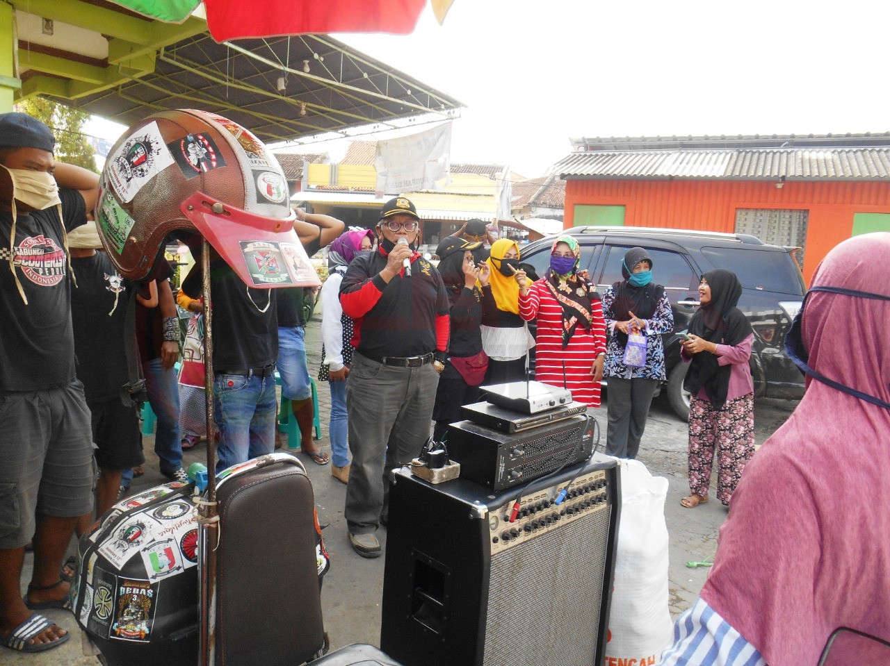 LensaHukum.co.id - IMG 20200514 WA0006 - FKDM Balapulang Kabupaten Tegal Bagikan 2000 Masker Ke Pedagang di Pasar