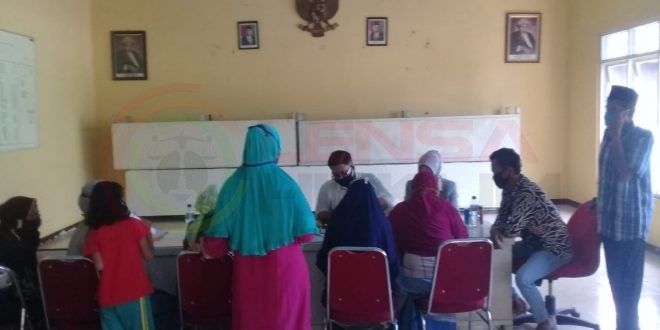 LensaHukum.co.id - IMG 20200528 WA0020 660x330 - Kepala Desa Karang Mekar Laksanakan Program Bantuan Langsung Tunia (BLT)