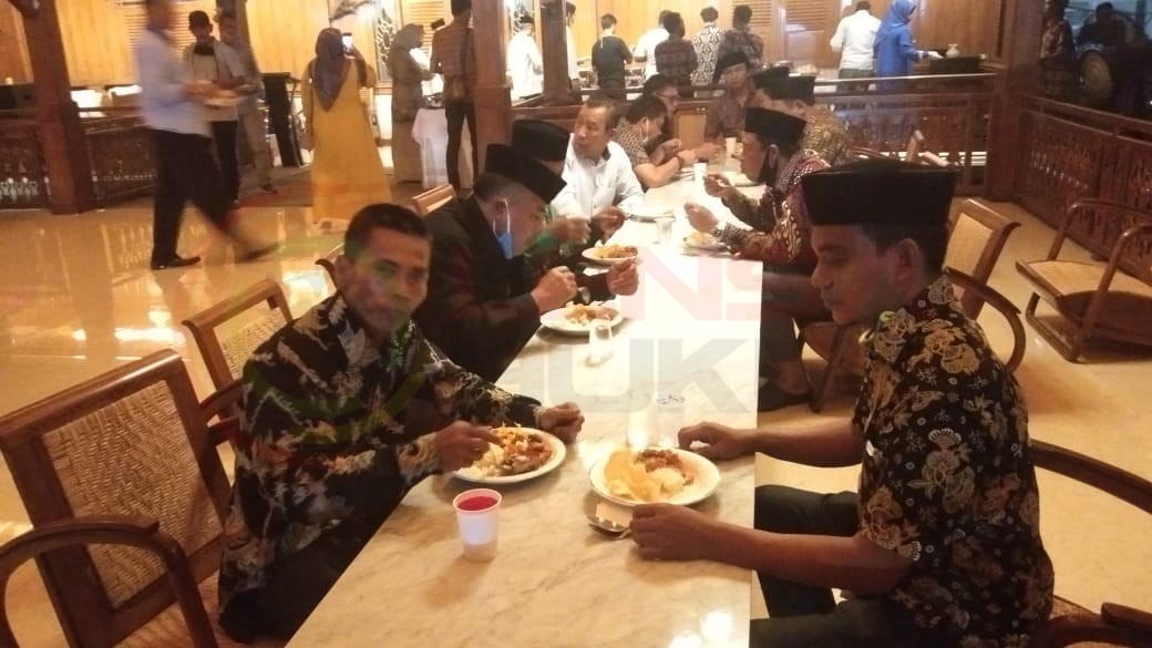 LensaHukum.co.id - IMG 20200606 WA0003 - Ada Apa Acara di Rumah Bupati Bekasi Media Tidak di Perkenankan Masuk