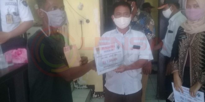 LensaHukum.co.id - IMG 20200612 WA0050 660x330 - Kades Karang Patri Salurkan (BLT-DD) Untuk 290 Kepala Keluarga