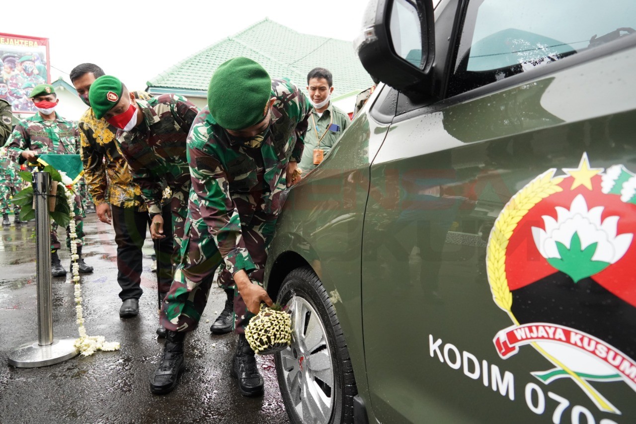 LensaHukum.co.id - IMG 20200815 WA0008 - Danrem 071 / Wijayakusuma Louncing Mobil Ambulance Bantuan Pertamina Cilacap