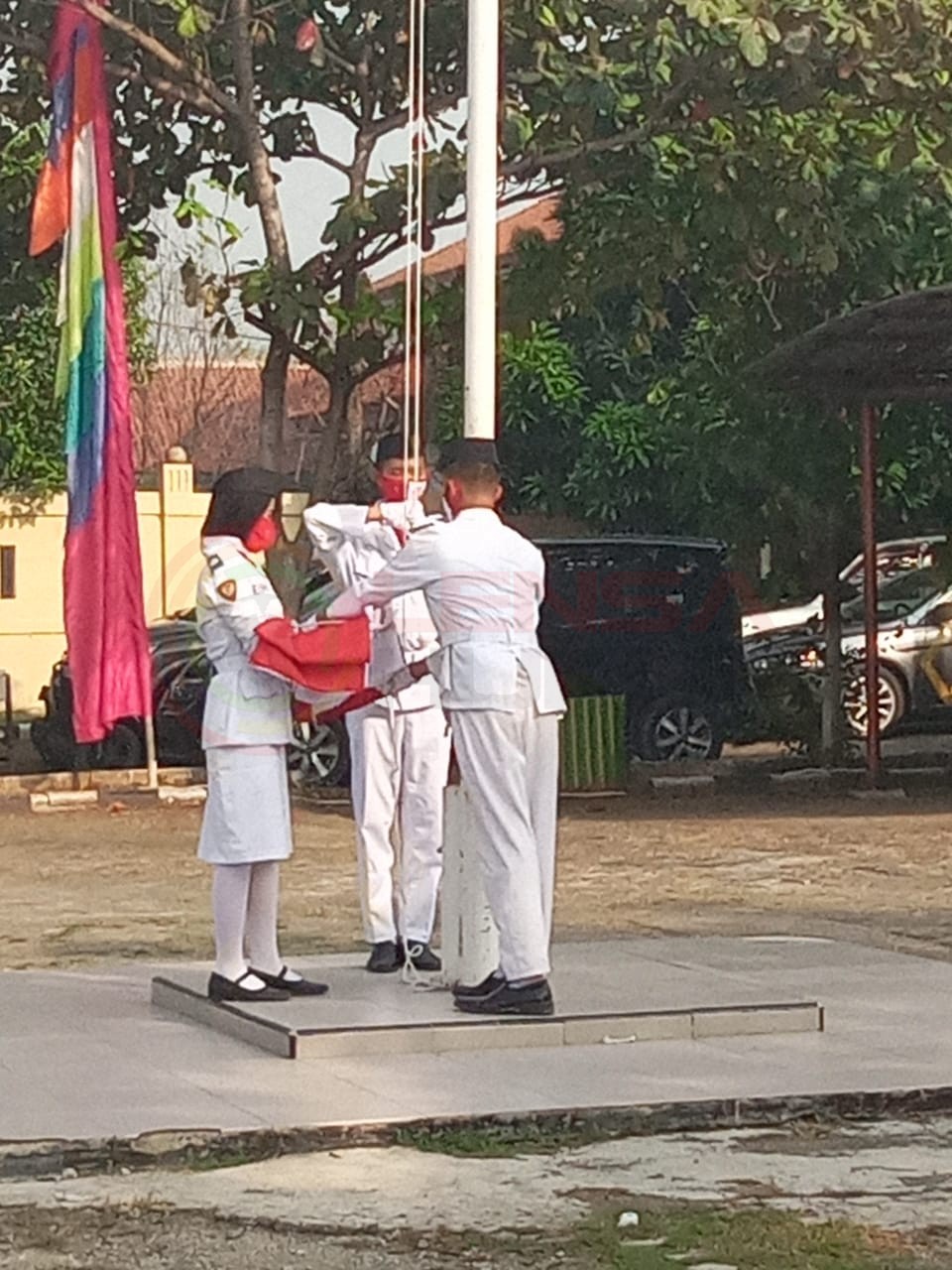 LensaHukum.co.id - IMG 20200817 WA0043 - Camat Kedung Waringin Pimpin Upacara Kenaikan Bendera Dihari HUT RI Ke 75