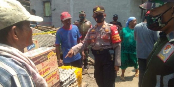 LensaHukum.co.id - IMG 20200831 WA0047 660x330 - Polsek Pebayuran Dan PJU Bakti Sosial Berikan Bantuan Korban Kebakaran
