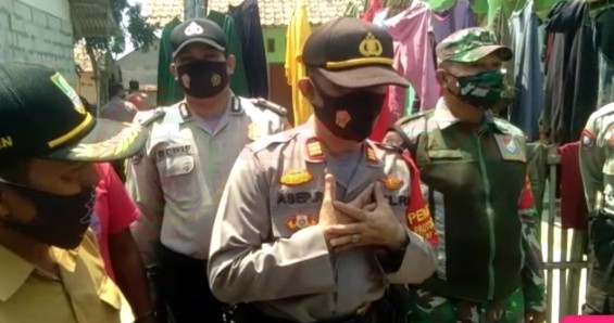 LensaHukum.co.id - IMG 20200831 WA0049 - Polsek Pebayuran Dan PJU Bakti Sosial Berikan Bantuan Korban Kebakaran