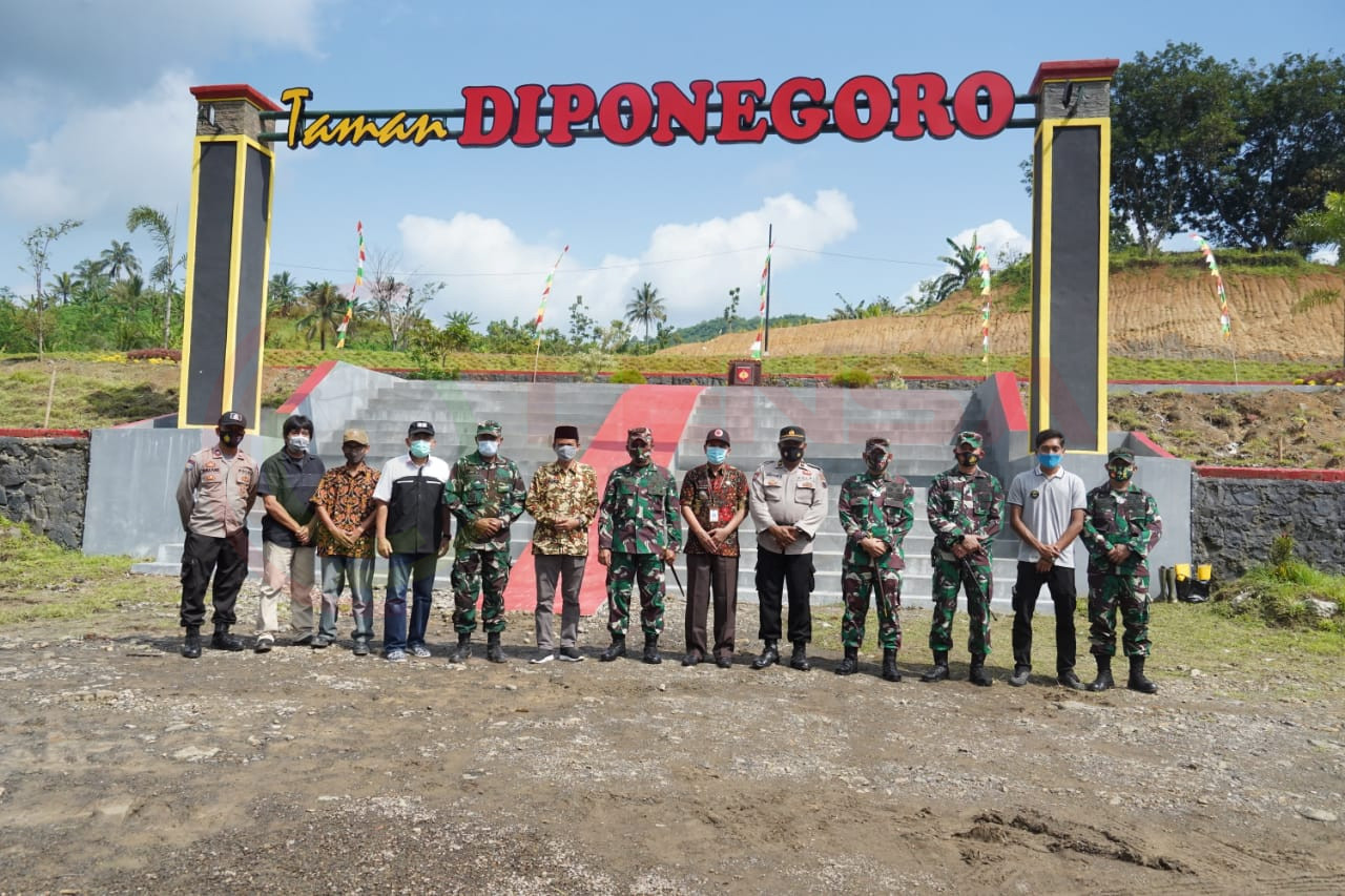LensaHukum.co.id - IMG 20210127 WA0011 - Pangdam IV/Diponegoro Teken Prasasti Sentra Ekonomi Masyarakat Darmakradenan