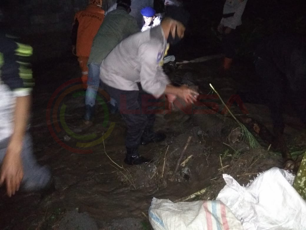 LensaHukum.co.id - IMG 20210128 WA0010 - Sungai Lampahan Meluap Akibatkan Sejumlah Bangunan Rusak