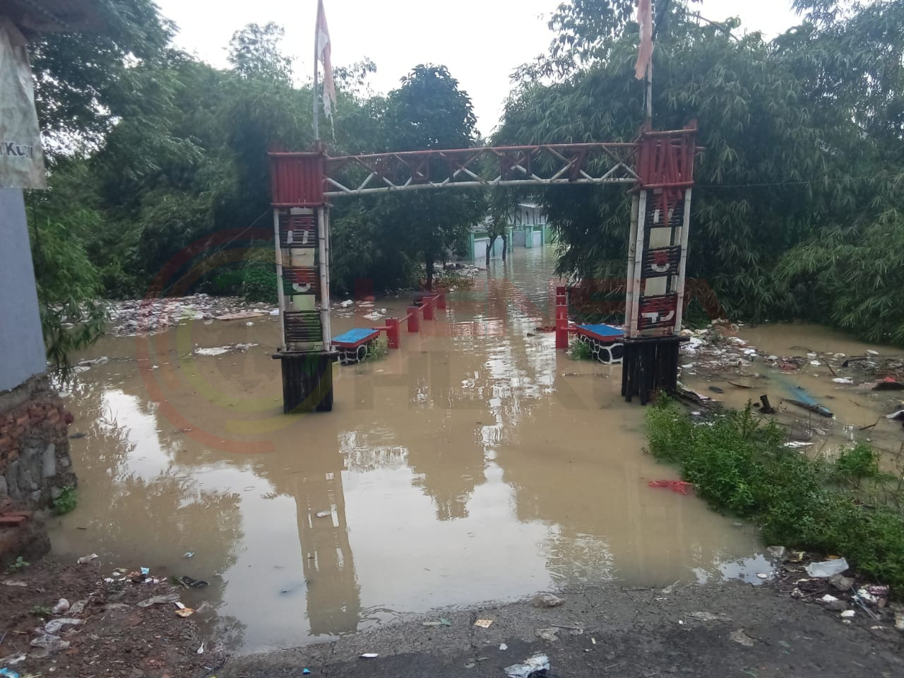 LensaHukum.co.id - IMG 20210208 WA0187 - Muspika Kecamatan Kedung Waringin Dan Pemdes Bojong Sari Tongkrongi Warga Yang Terkena Dampak Banjir 