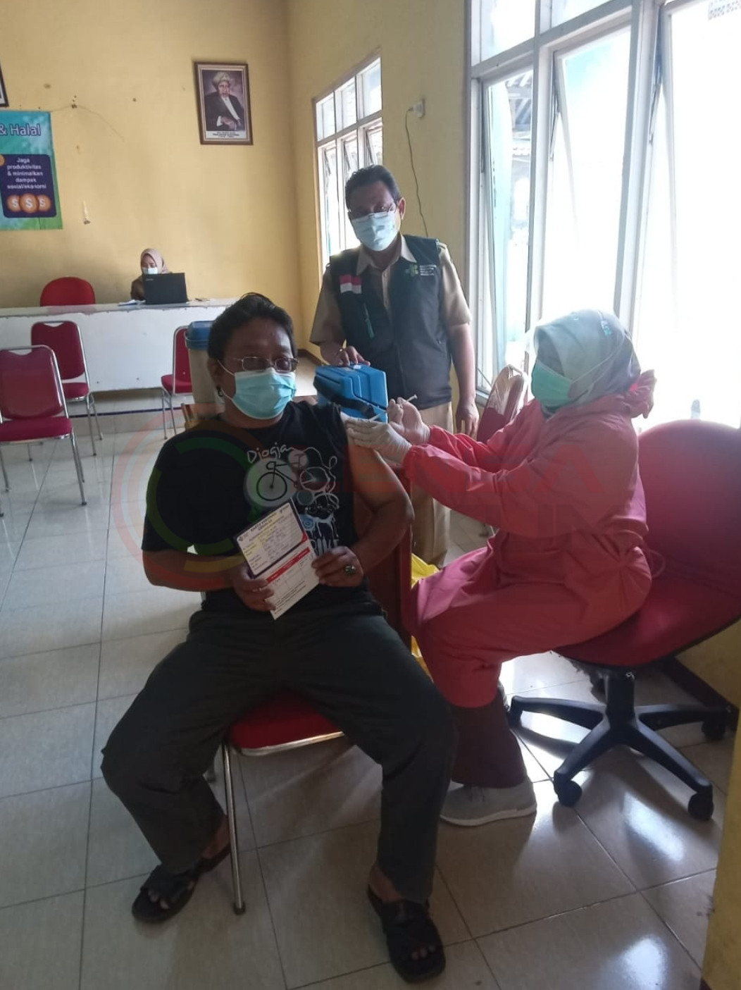 LensaHukum.co.id - Screenshot 20210317 123617 WhatsApp - Pemdes Karang Mekar Bersama Puskesmas Kedung Waringin Berikan Vaksinasi Covid - 19