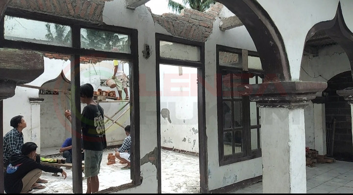 LensaHukum.co.id - IMG 20210402 WA0004 - Musholah Nurul Fallah Ambruk di Makan Usia di Kampung Bulak Mannga Desa Sukaasih