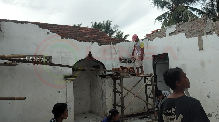 LensaHukum.co.id - IMG 20210402 WA0005 - Musholah Nurul Fallah Ambruk di Makan Usia di Kampung Bulak Mannga Desa Sukaasih