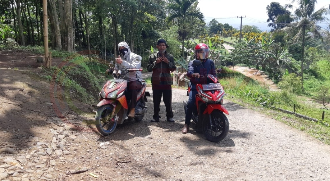LensaHukum.co.id - Screenshot 20210411 195144 WhatsApp - Akses Jalan Desa Cibalung Kabupaten Bogor Rusak Parah Akibat Mobil PT, Diduga Dinas Terkait Tutup Mata