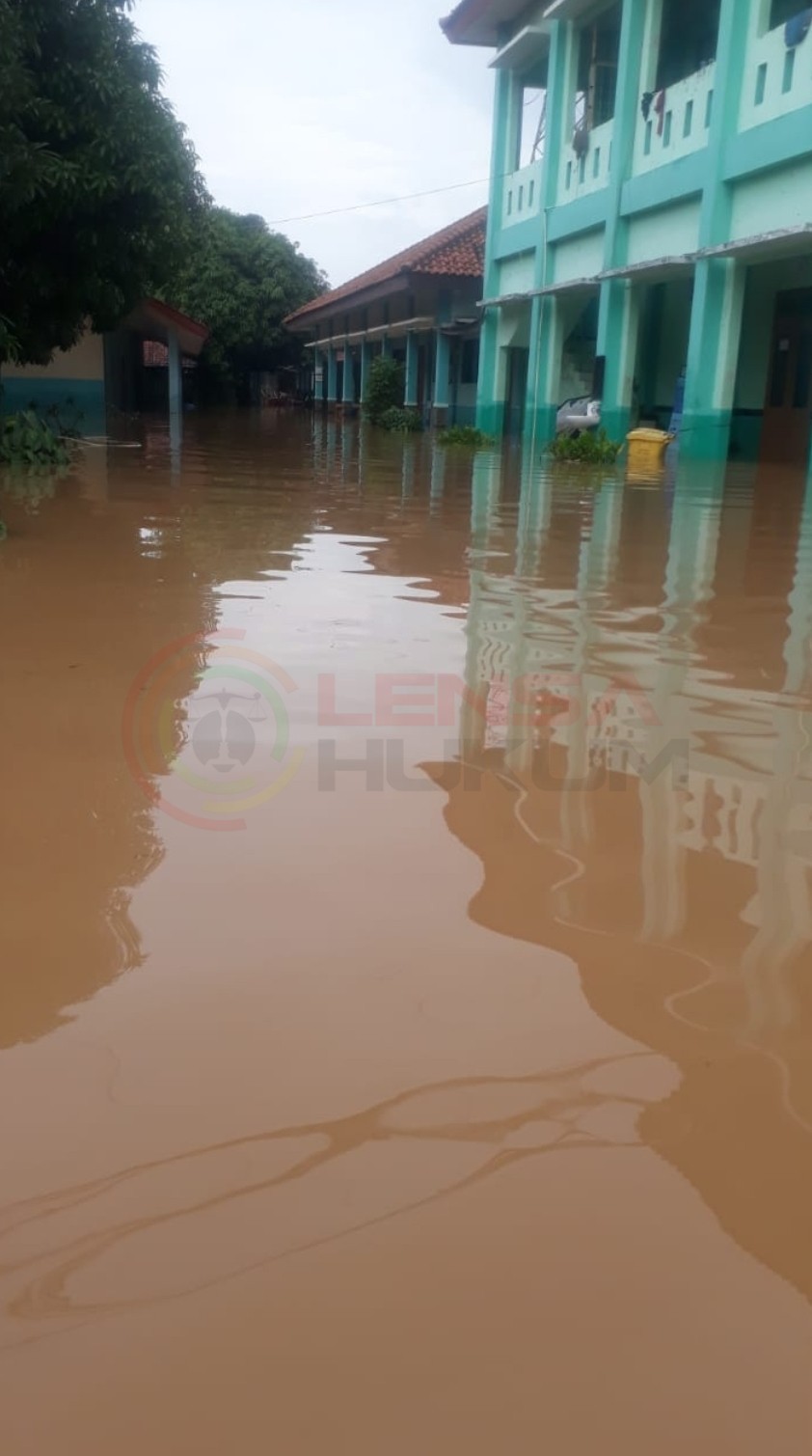 LensaHukum.co.id - Screenshot 20210503 233258 WhatsApp - SMAN 1 Cibitung Kebanjiran, Humas Berharap Bangunan Ditingkat Agar Fasilitas Sekolah Tidak Rusak