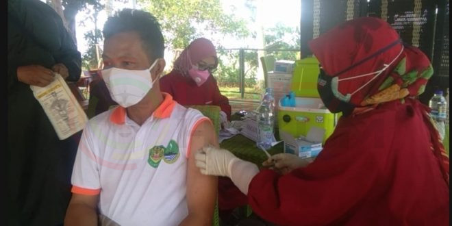 LensaHukum.co.id - Screenshot 20210819 102414 WhatsApp 660x330 - Vaksinasi Tahap Ke - 2 Desa Pangauban Batujajar Di Sambut Antusias Warga