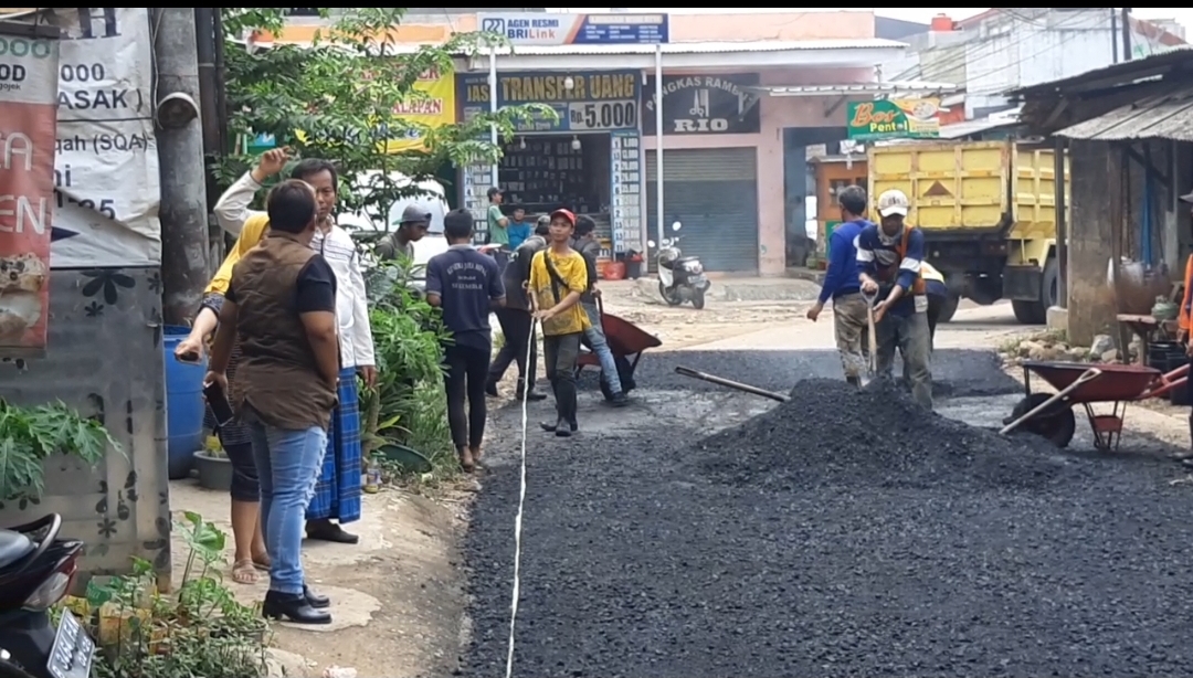 LensaHukum.co.id - Screenshot 20211109 173846 Gallery - Pengaspalan di Pasar Rengas Desa Wanajaya Cibitung Diduga Tidak Sesuai RAB/Spesifikasi